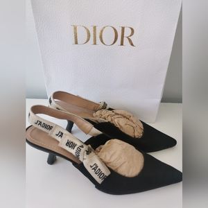 💯 % Authentic Christian Dior